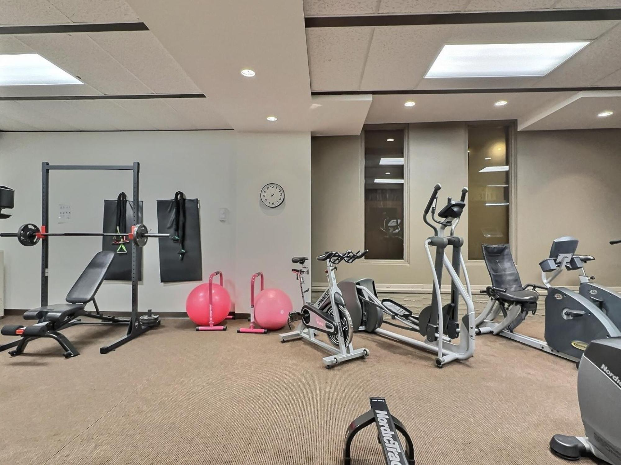 Quality Inn Rouyn-Noranda Esterno foto